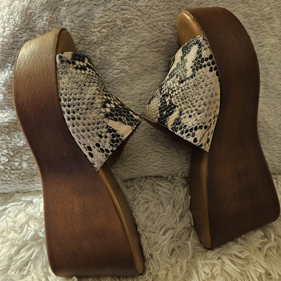 MADDEN GIRL Sexy Snakeskin Texture Print Slip On Wedged Clogs 🌼 Sz. 9 - Picture 8 of 8